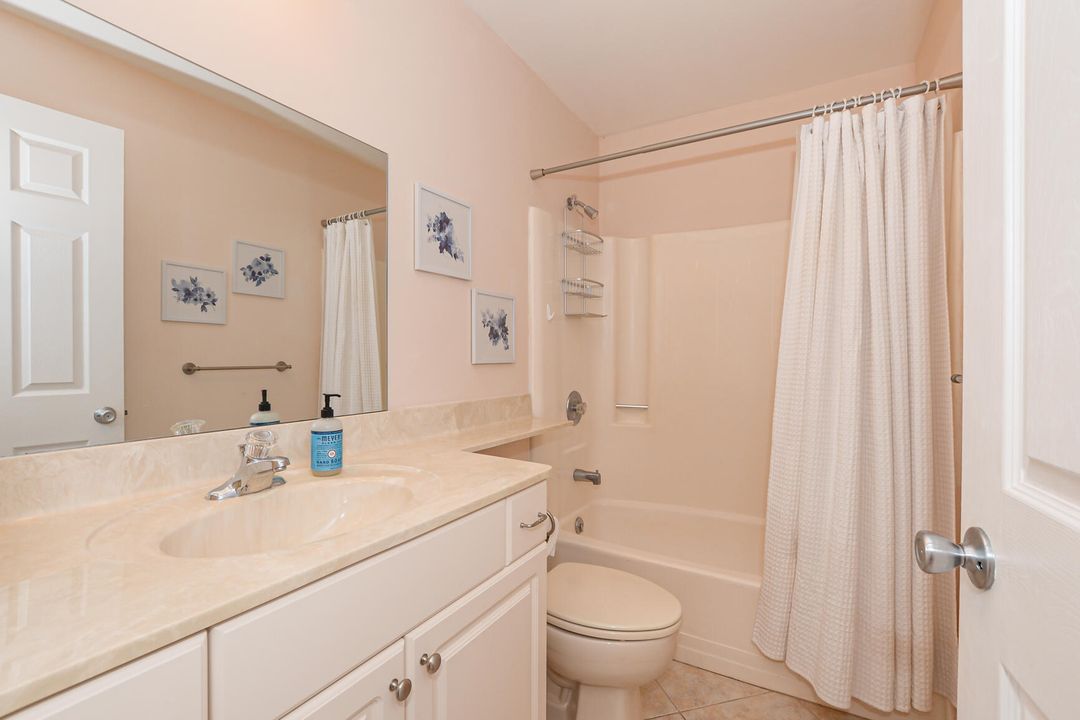 Active With Contract: $2,200 (2 beds, 2 baths, 1037 Square Feet)