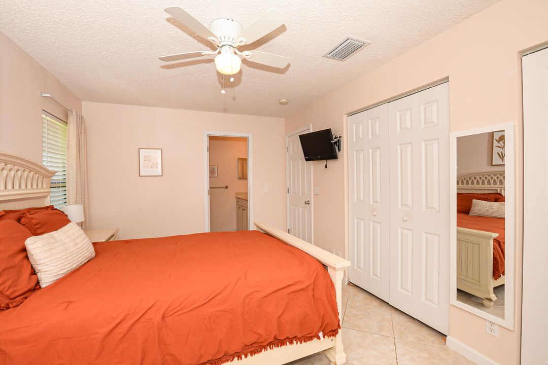 Active With Contract: $2,200 (2 beds, 2 baths, 1037 Square Feet)