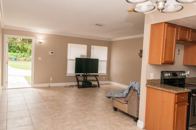 For Sale: $370,000 (3 beds, 2 baths, 1550 Square Feet)