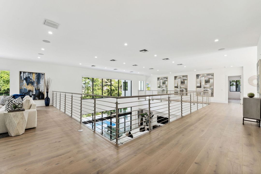 Active With Contract: $3,995,000 (5 beds, 7 baths, 5953 Square Feet)