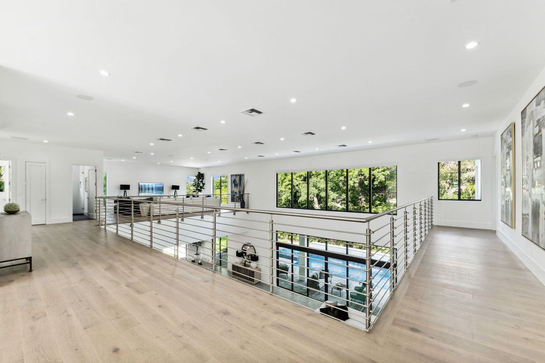 Active With Contract: $3,995,000 (5 beds, 7 baths, 5953 Square Feet)