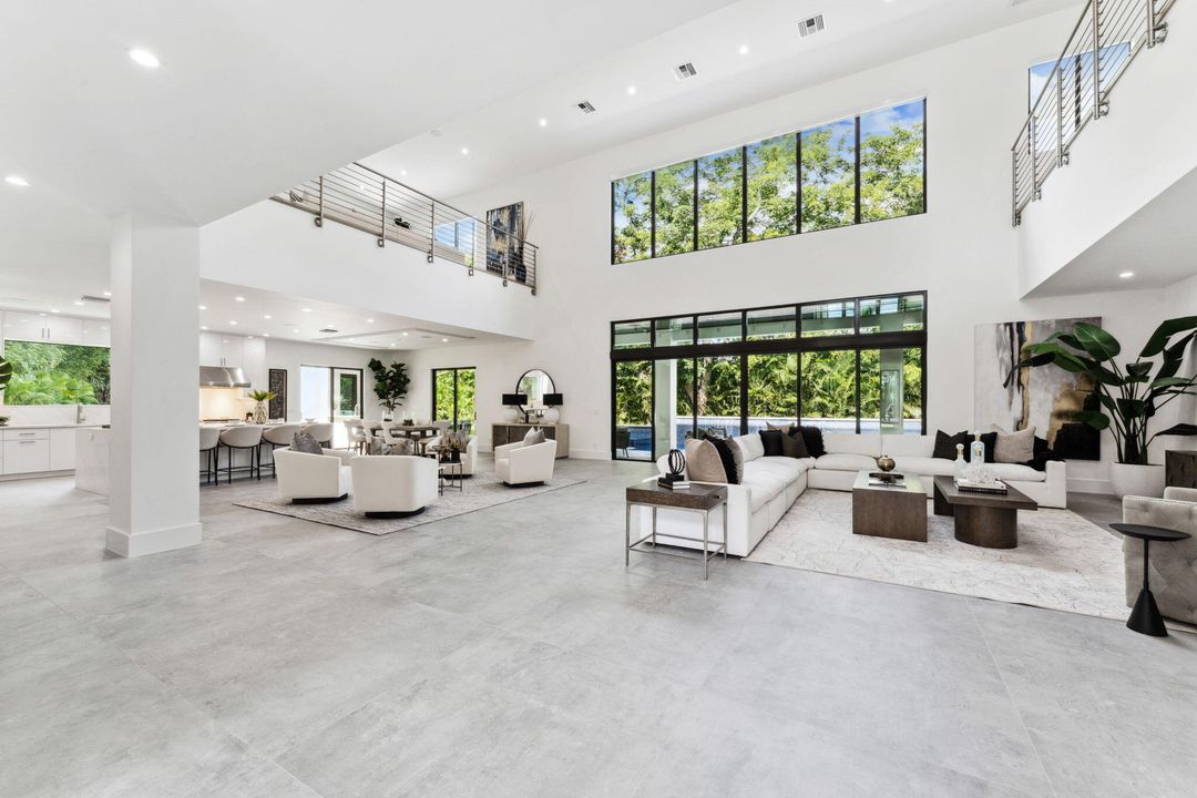 Active With Contract: $3,995,000 (5 beds, 7 baths, 5953 Square Feet)