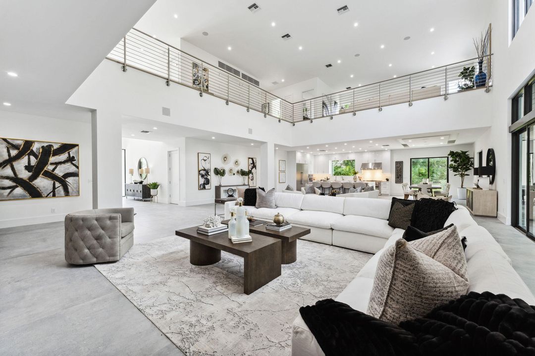 Active With Contract: $3,995,000 (5 beds, 7 baths, 5953 Square Feet)