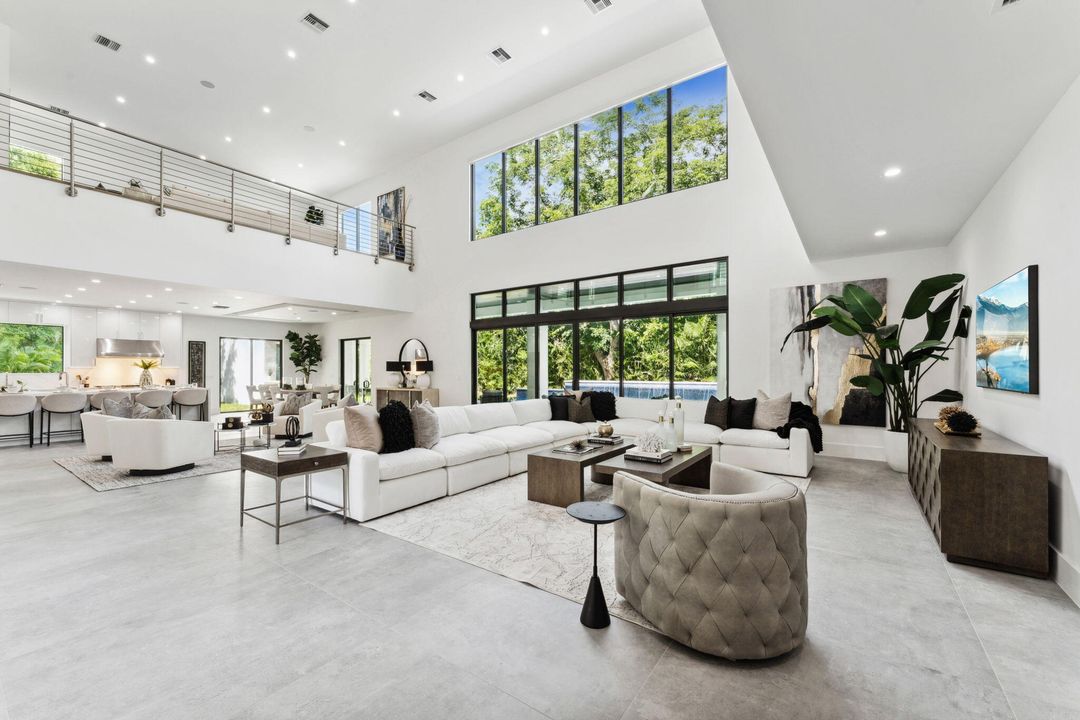 Active With Contract: $3,995,000 (5 beds, 7 baths, 5953 Square Feet)