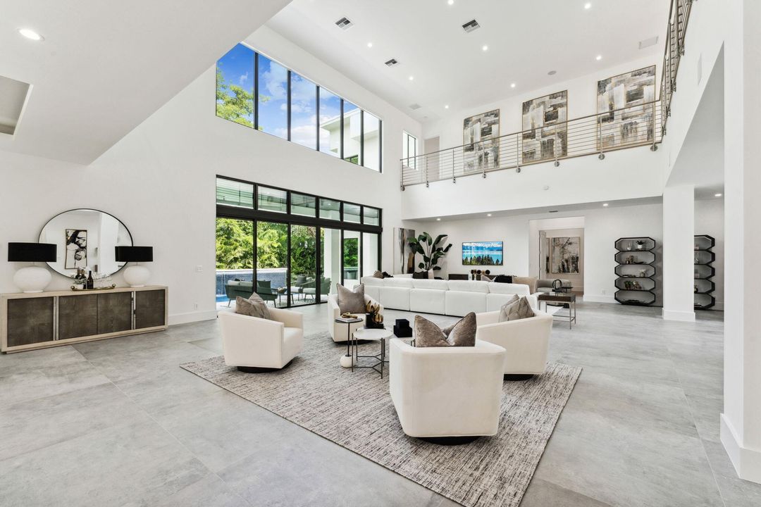 Active With Contract: $3,995,000 (5 beds, 7 baths, 5953 Square Feet)