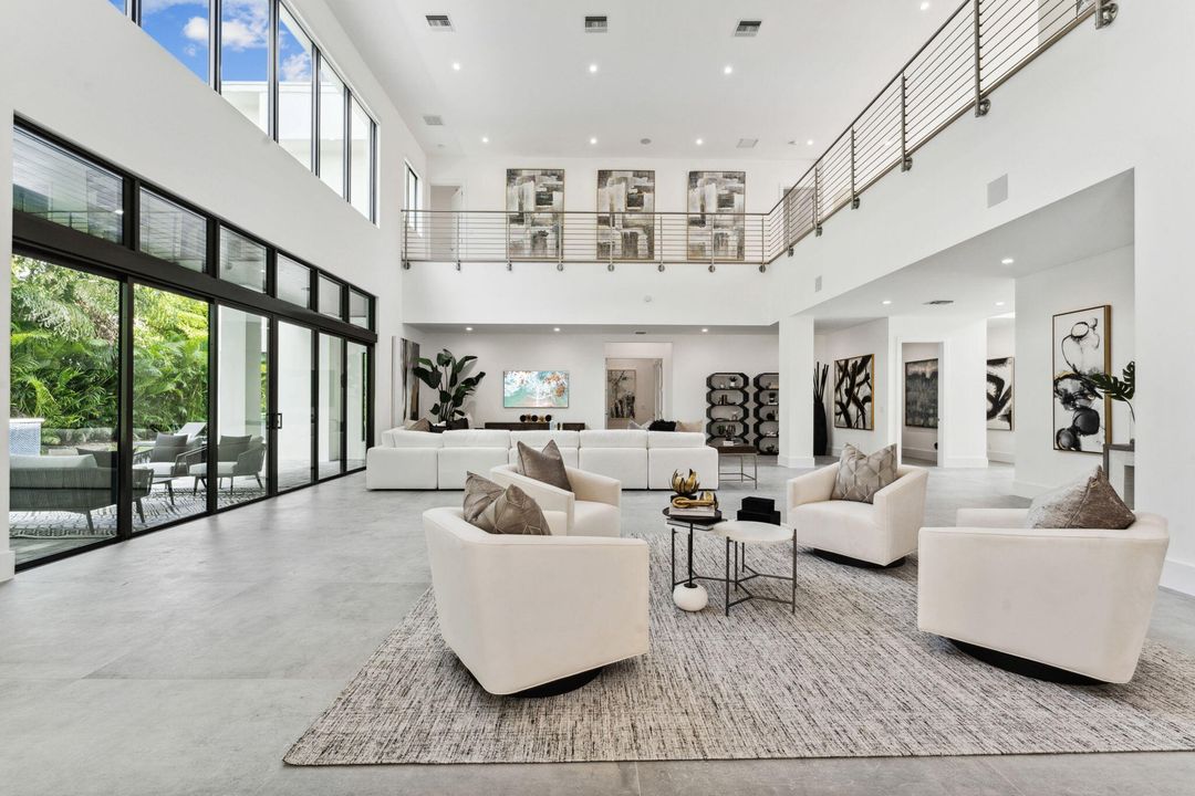 Active With Contract: $3,995,000 (5 beds, 7 baths, 5953 Square Feet)