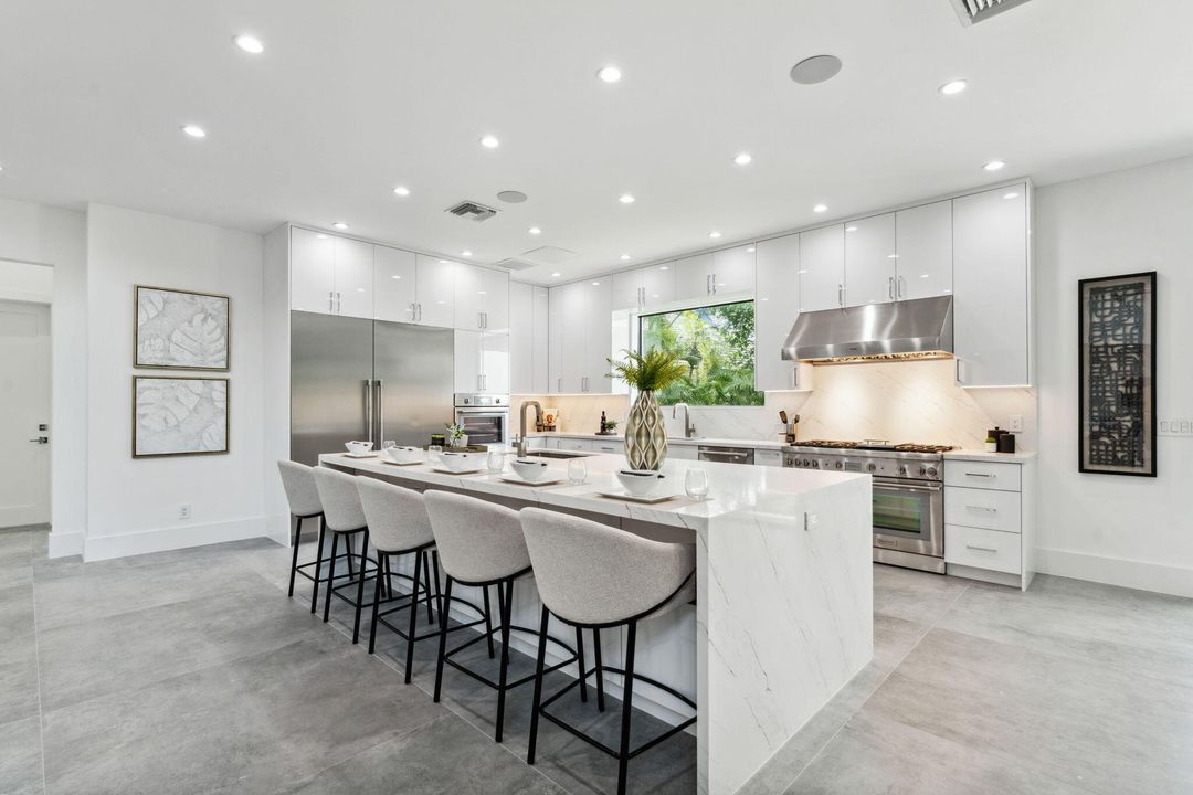 Active With Contract: $3,995,000 (5 beds, 7 baths, 5953 Square Feet)