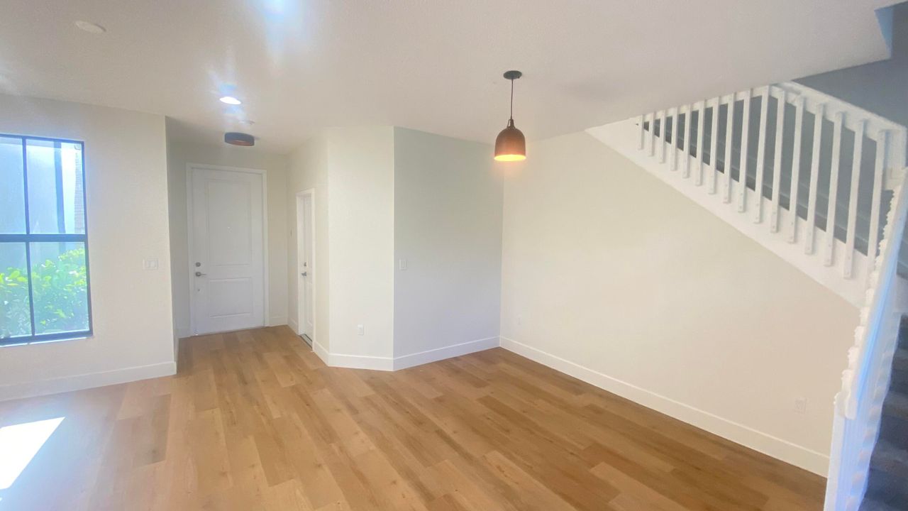 Active With Contract: $2,800 (3 beds, 2 baths, 1606 Square Feet)