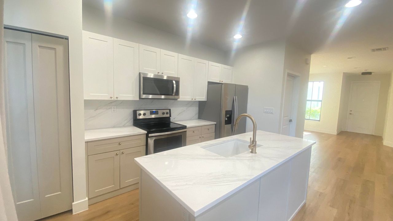 Active With Contract: $2,800 (3 beds, 2 baths, 1606 Square Feet)