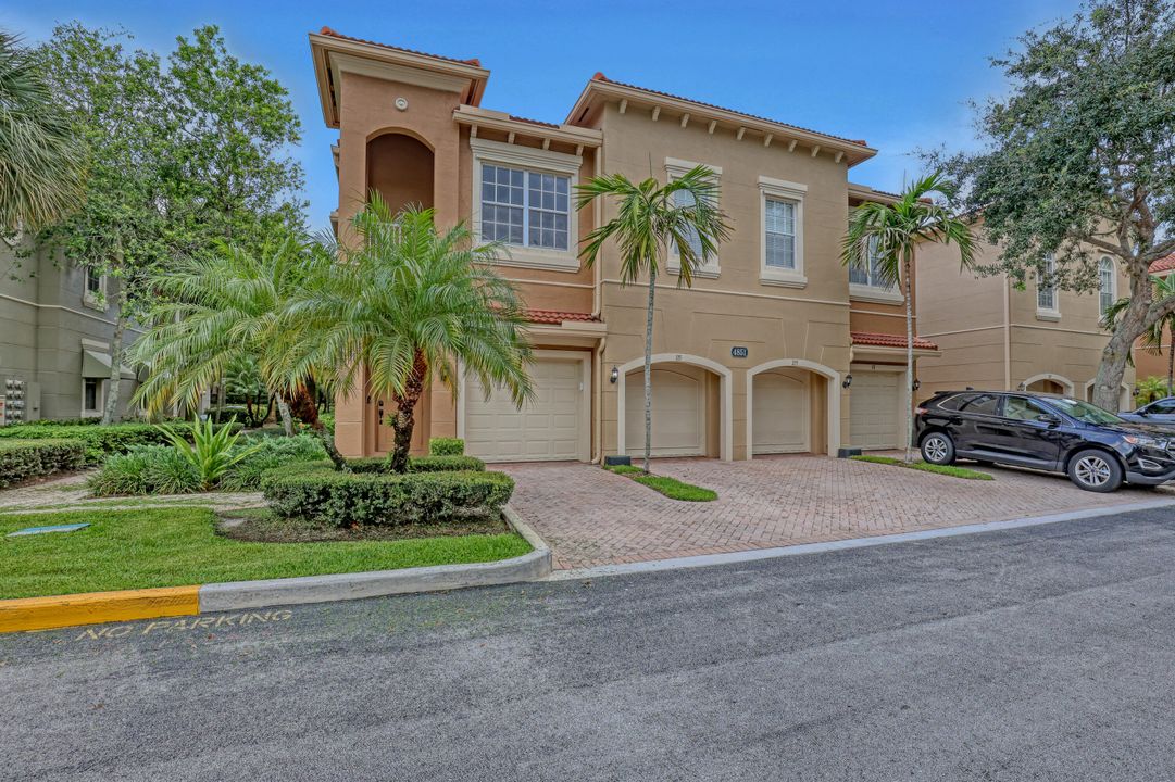 Active With Contract: $2,700 (3 beds, 2 baths, 1232 Square Feet)