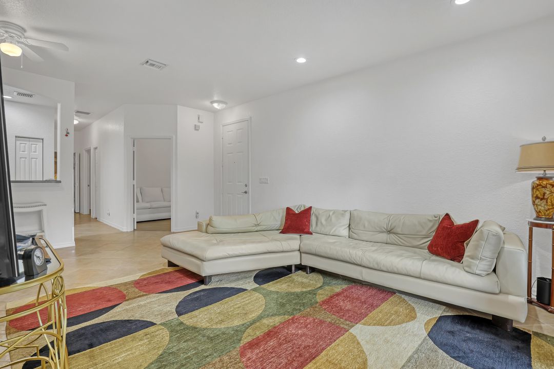 Active With Contract: $2,700 (3 beds, 2 baths, 1232 Square Feet)