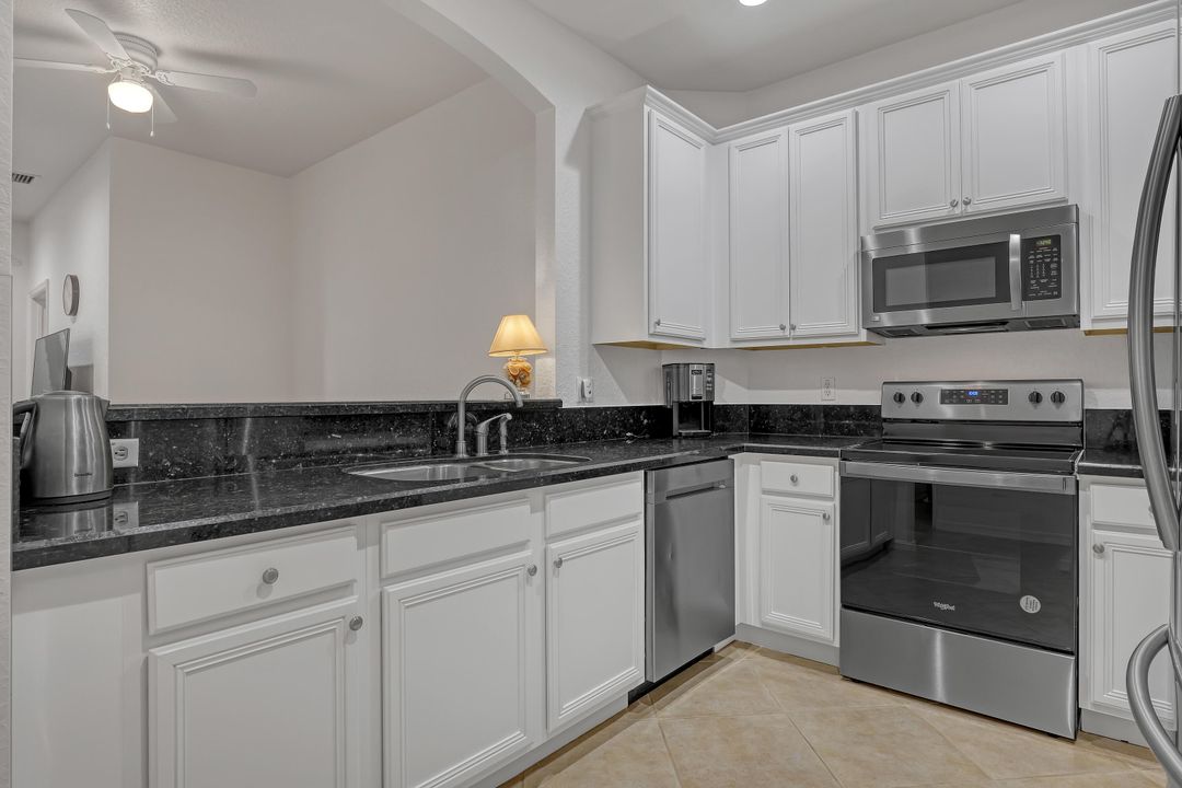 Active With Contract: $2,700 (3 beds, 2 baths, 1232 Square Feet)