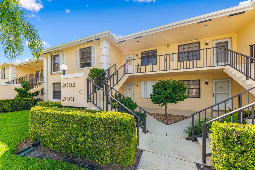 For Sale: $359,000 (2 beds, 2 baths, 1178 Square Feet)