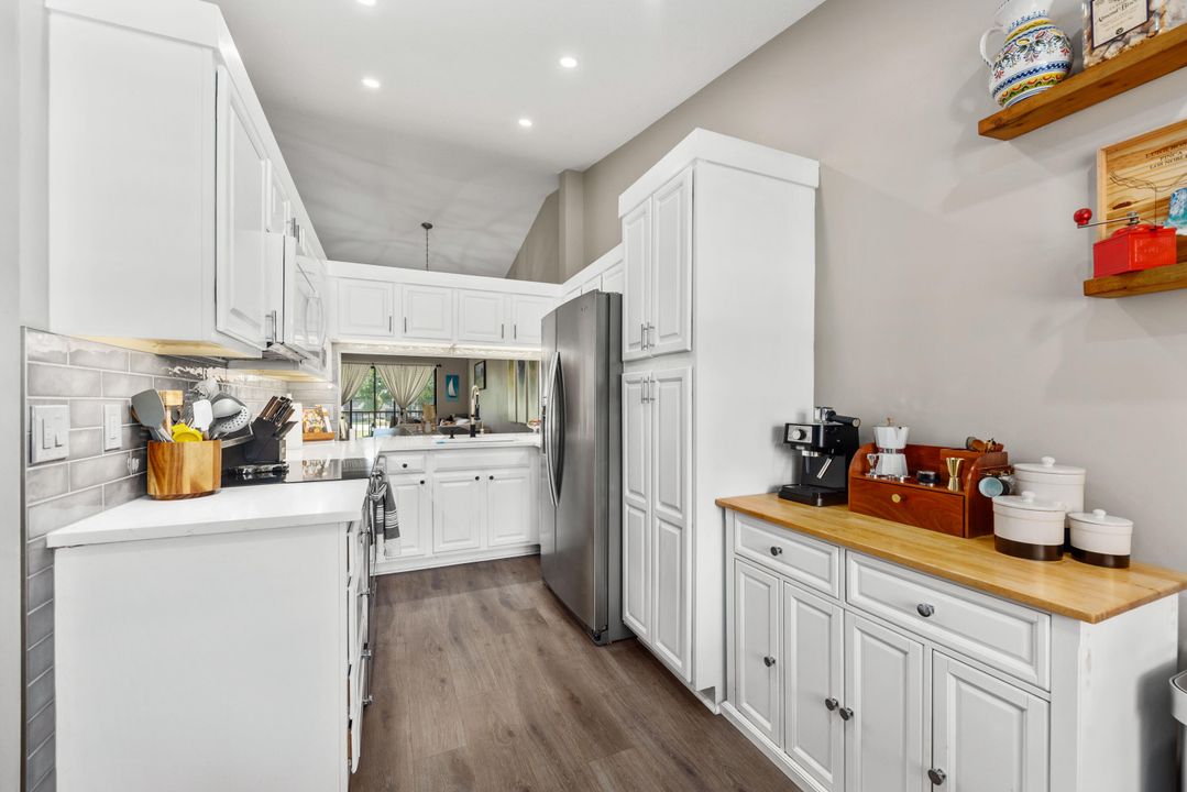 For Sale: $359,000 (2 beds, 2 baths, 1178 Square Feet)