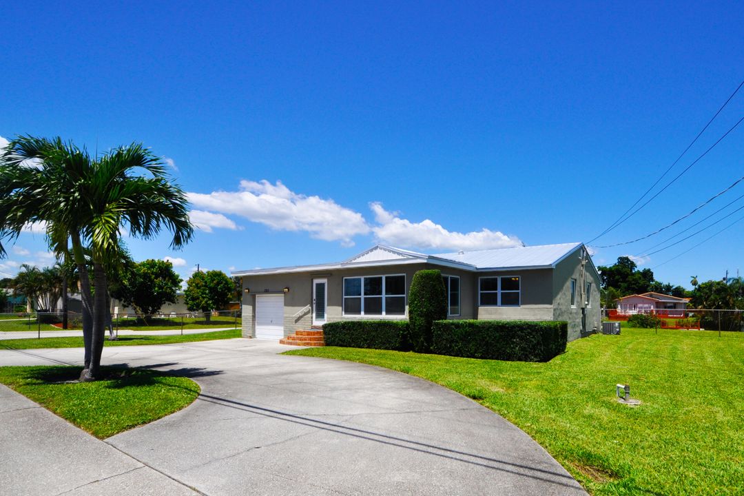 For Sale: $550,000 (3 beds, 2 baths, 1314 Square Feet)