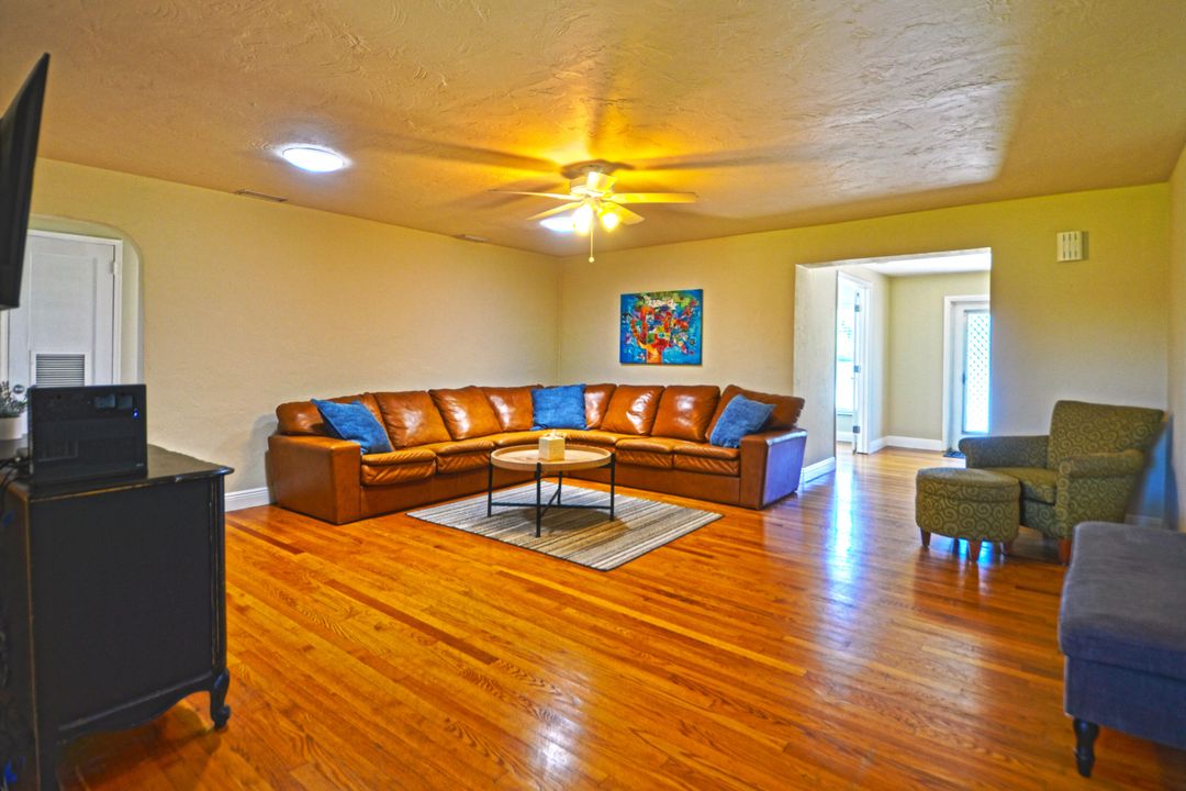 For Sale: $550,000 (3 beds, 2 baths, 1314 Square Feet)