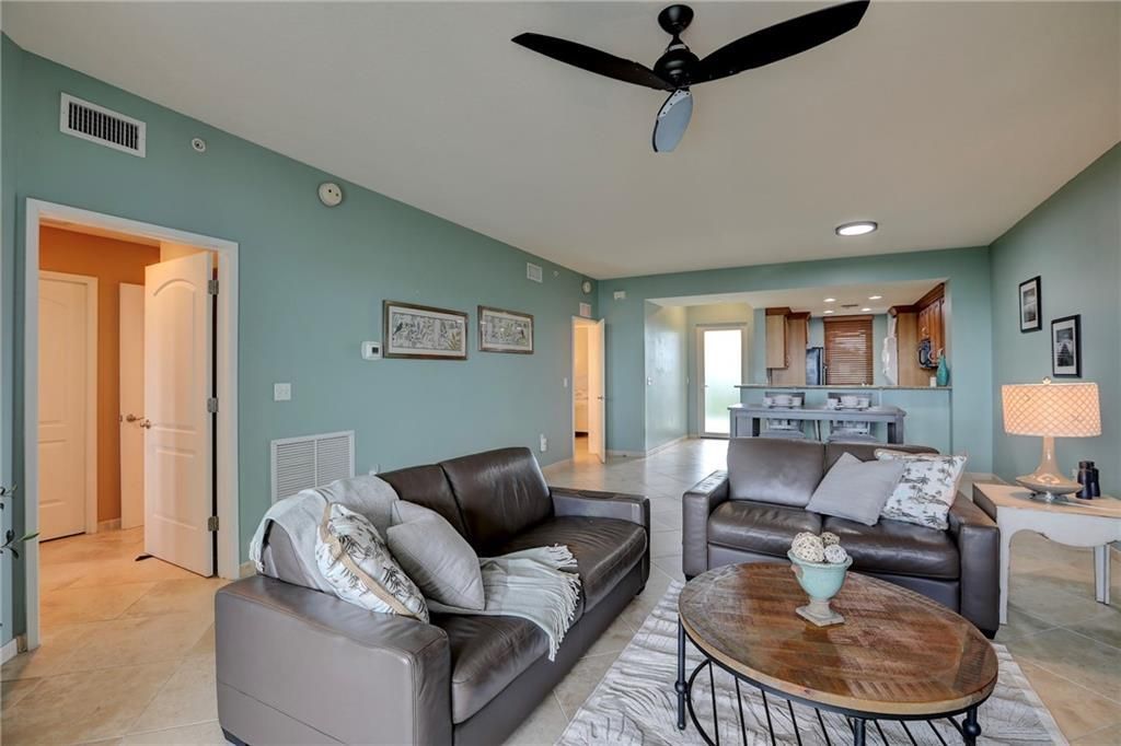 For Sale: $487,000 (2 beds, 2 baths, 1292 Square Feet)