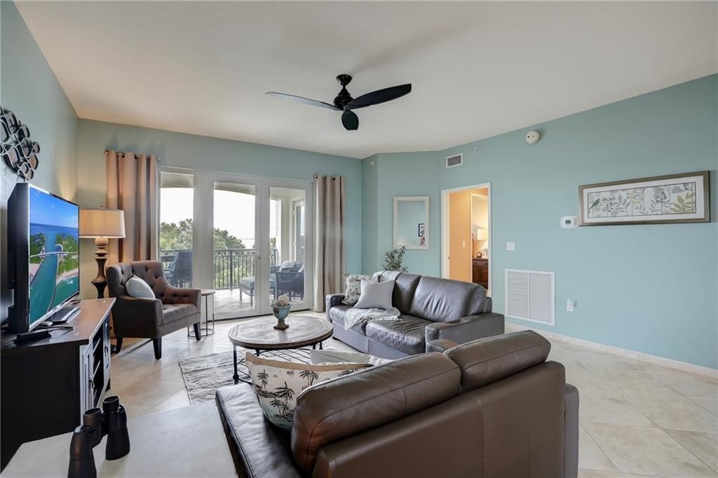 For Sale: $487,000 (2 beds, 2 baths, 1292 Square Feet)