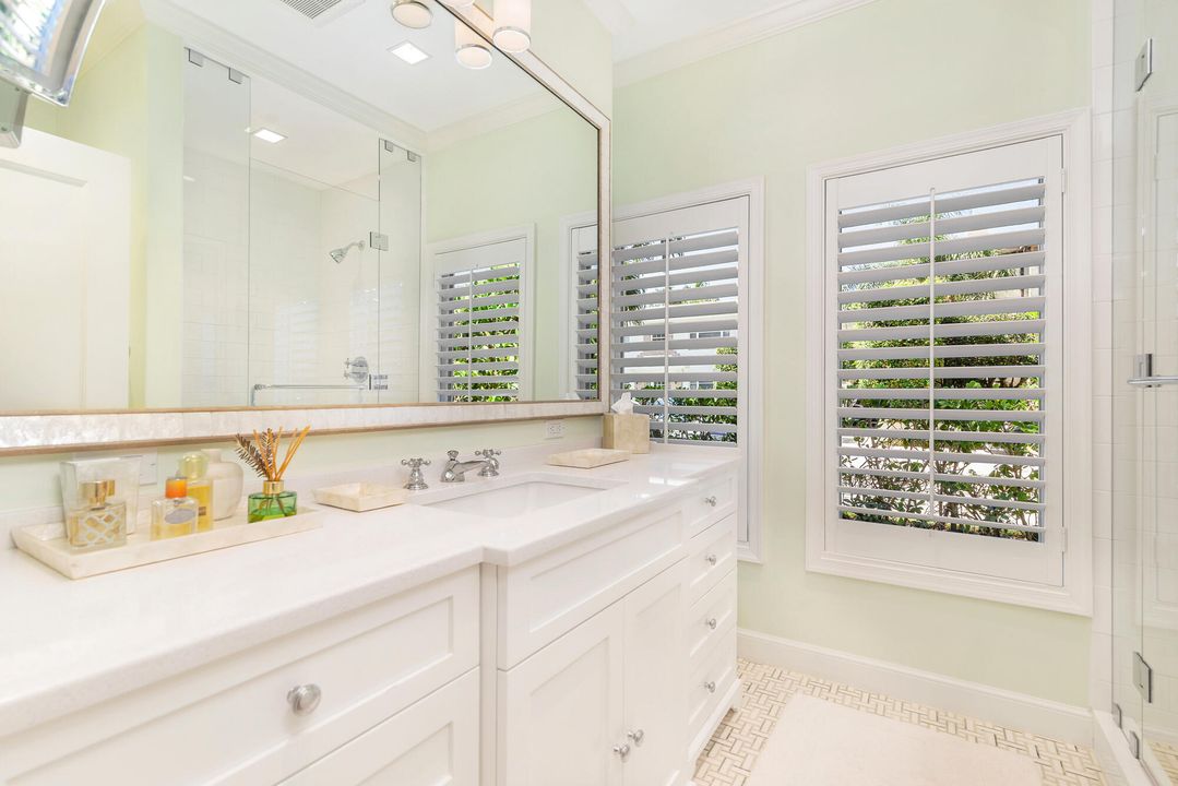 Active With Contract: $4,995,000 (2 beds, 2 baths, 1334 Square Feet)