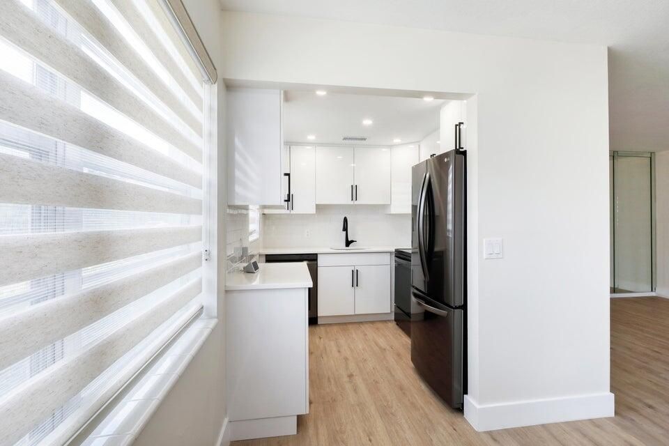 Active With Contract: $1,800 (2 beds, 1 baths, 798 Square Feet)