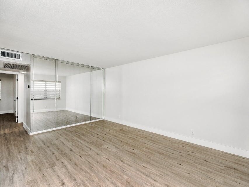 Active With Contract: $1,800 (2 beds, 1 baths, 798 Square Feet)