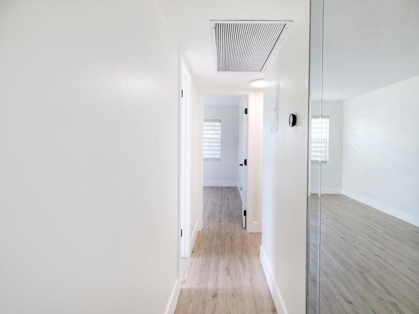 Active With Contract: $1,800 (2 beds, 1 baths, 798 Square Feet)