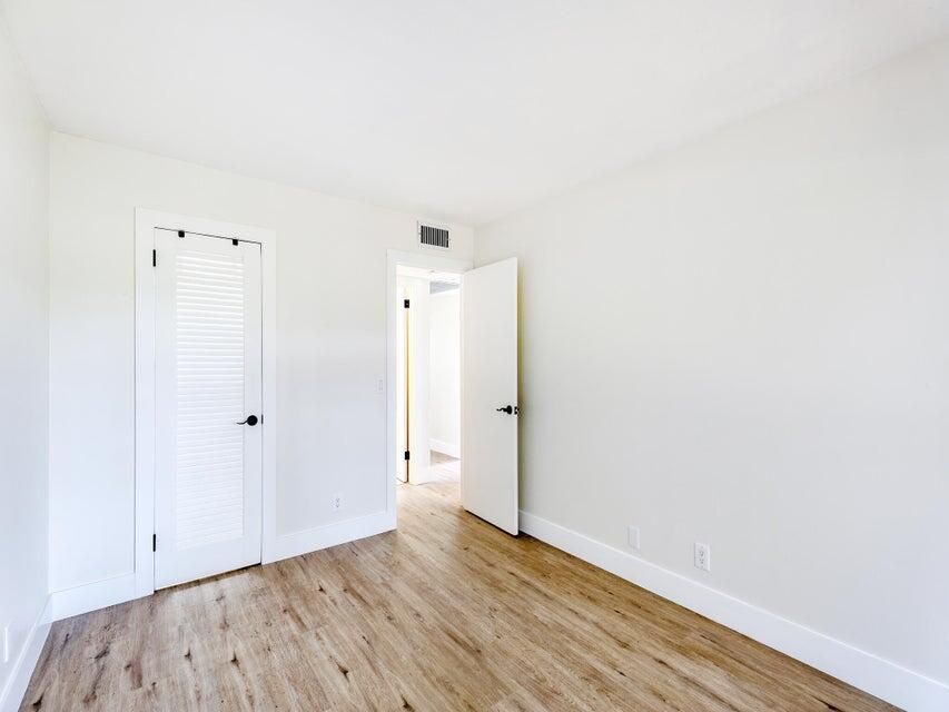 Active With Contract: $1,800 (2 beds, 1 baths, 798 Square Feet)