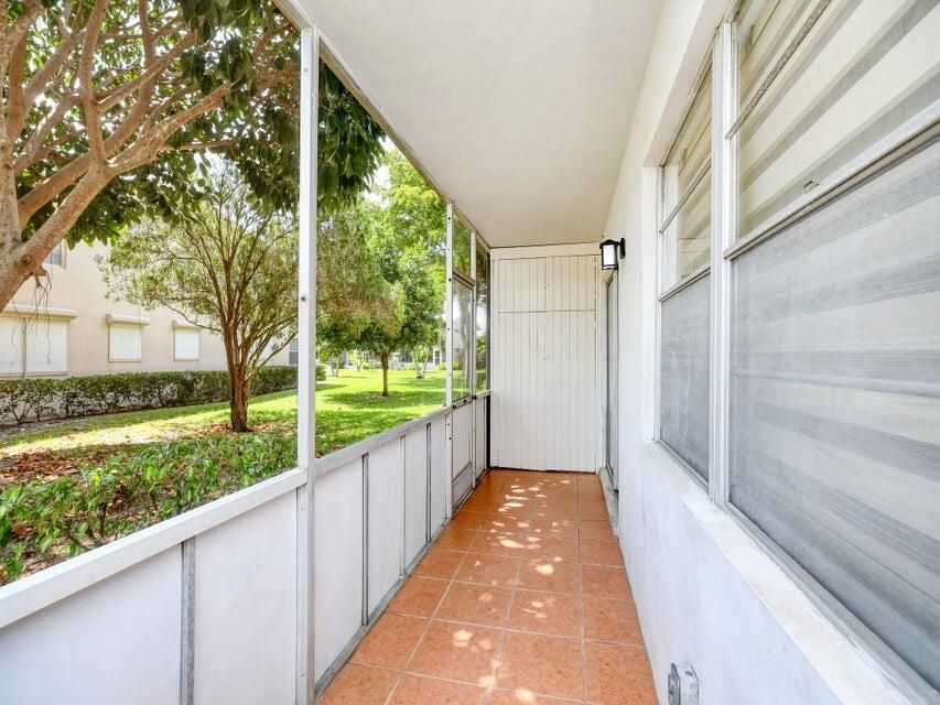 Active With Contract: $1,800 (2 beds, 1 baths, 798 Square Feet)