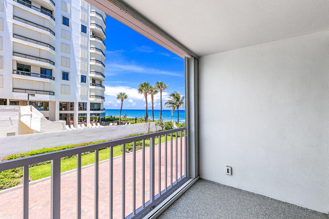 Active With Contract: $3,900 (1 beds, 2 baths, 1300 Square Feet)