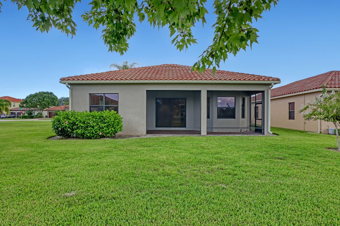 For Sale: $489,900 (3 beds, 2 baths, 2083 Square Feet)