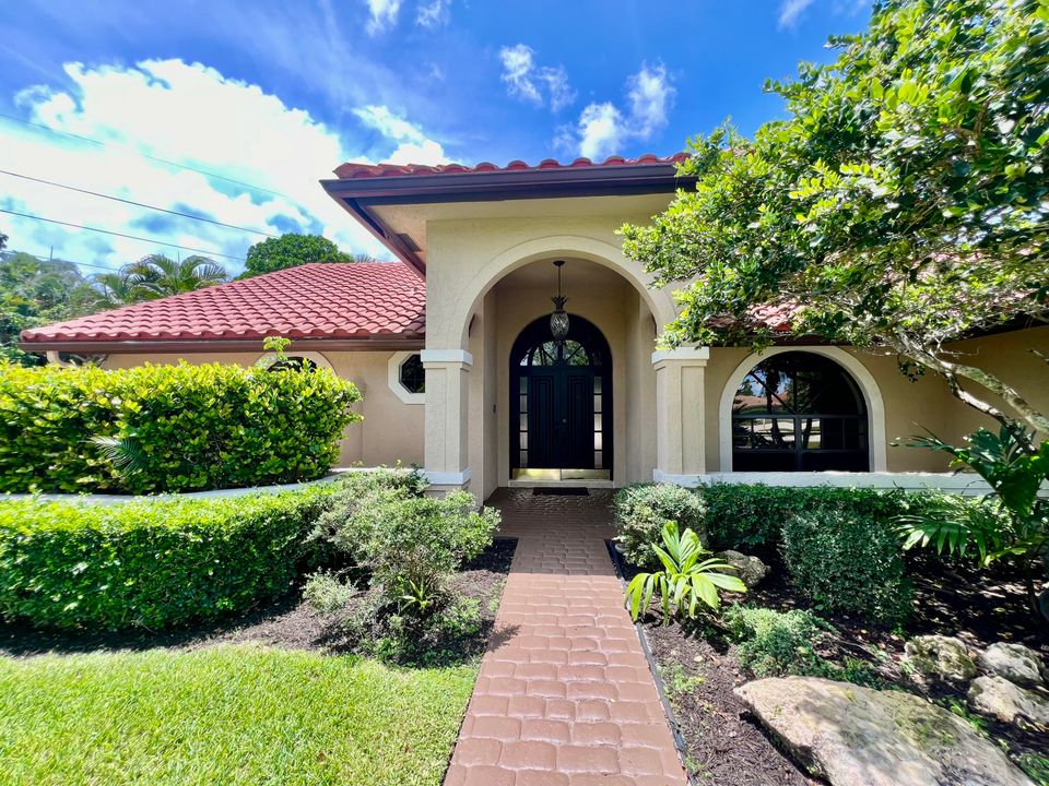 For Sale: $1,099,000 (3 beds, 2 baths, 2693 Square Feet)