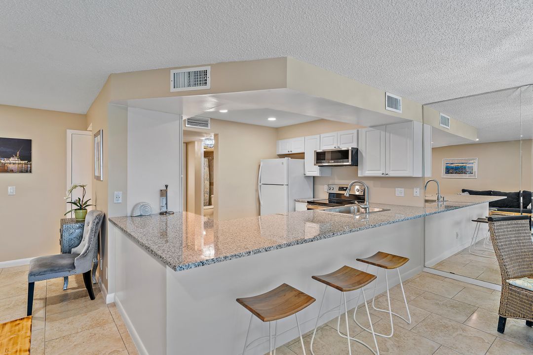 Active With Contract: $1,600 (2 beds, 2 baths, 1200 Square Feet)