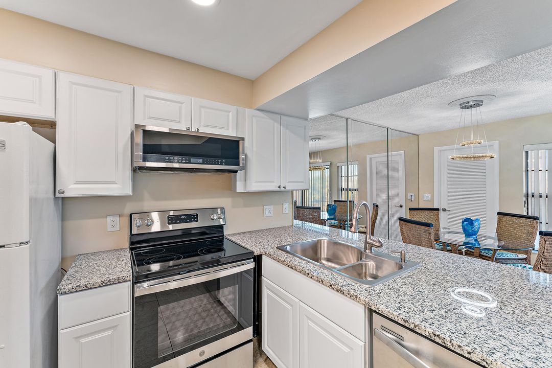 Active With Contract: $1,600 (2 beds, 2 baths, 1200 Square Feet)