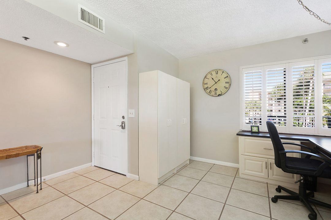 Active With Contract: $2,900 (2 beds, 2 baths, 1250 Square Feet)