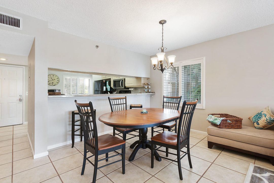 Active With Contract: $2,900 (2 beds, 2 baths, 1250 Square Feet)