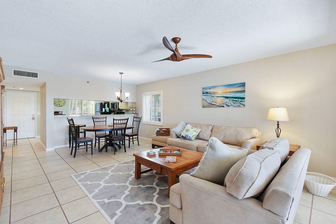 Active With Contract: $2,900 (2 beds, 2 baths, 1250 Square Feet)