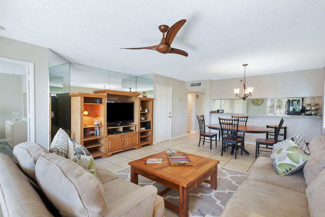 Active With Contract: $2,900 (2 beds, 2 baths, 1250 Square Feet)