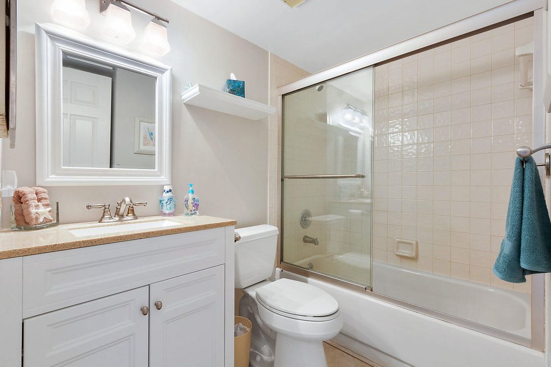 Active With Contract: $2,900 (2 beds, 2 baths, 1250 Square Feet)