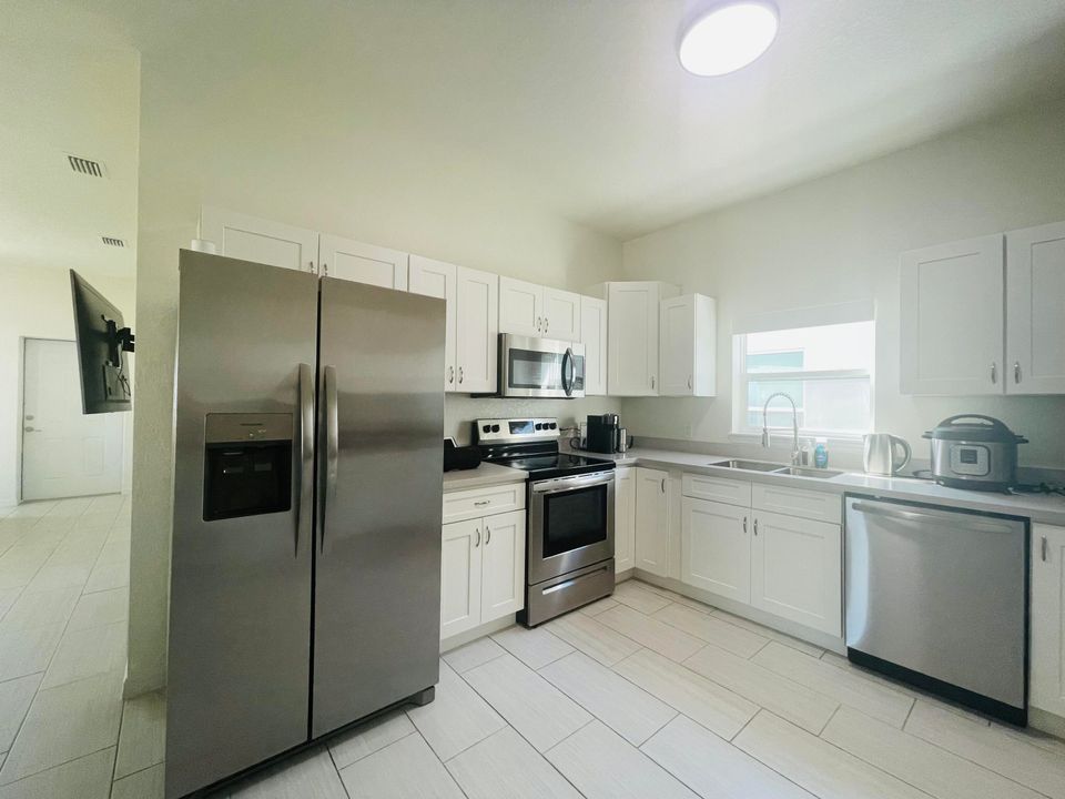 For Sale: $280,000 (3 beds, 2 baths, 1469 Square Feet)