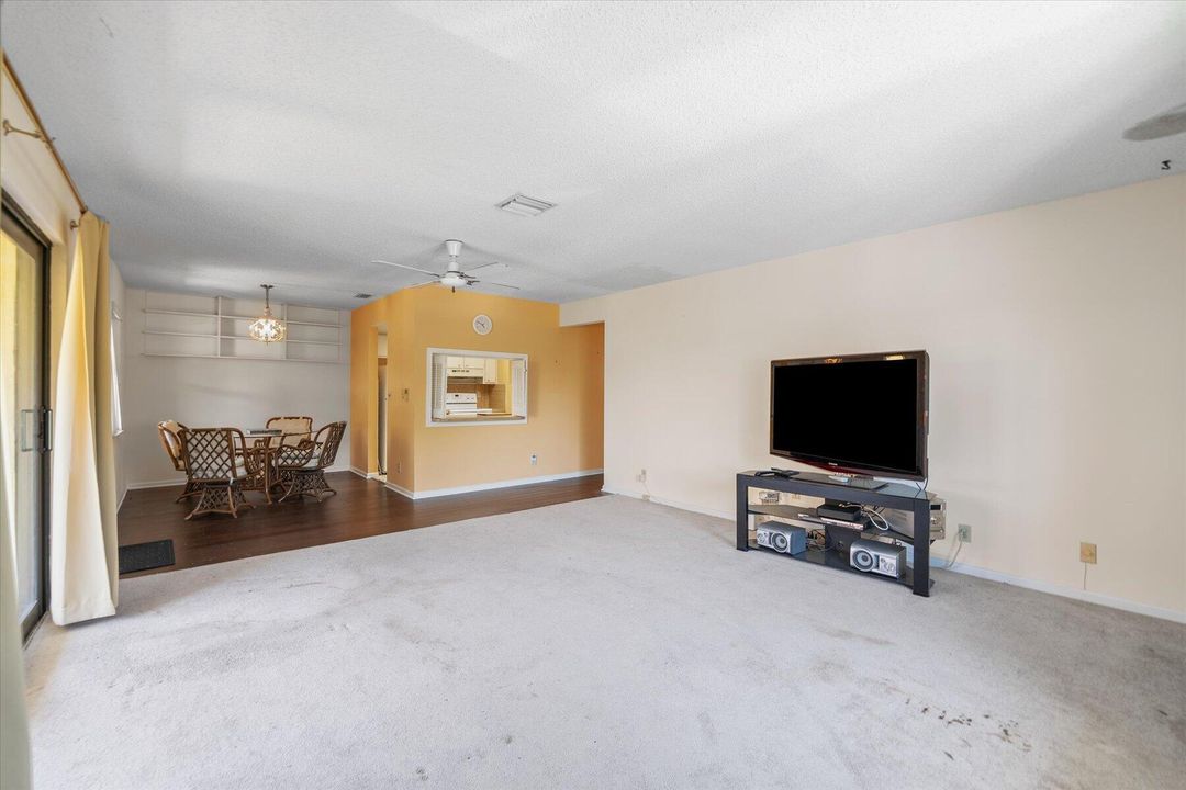 For Sale: $245,000 (2 beds, 2 baths, 1072 Square Feet)