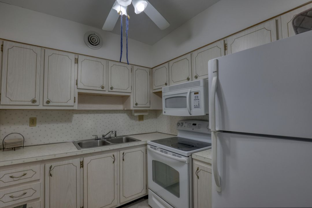 Active With Contract: $154,900 (2 beds, 2 baths, 880 Square Feet)