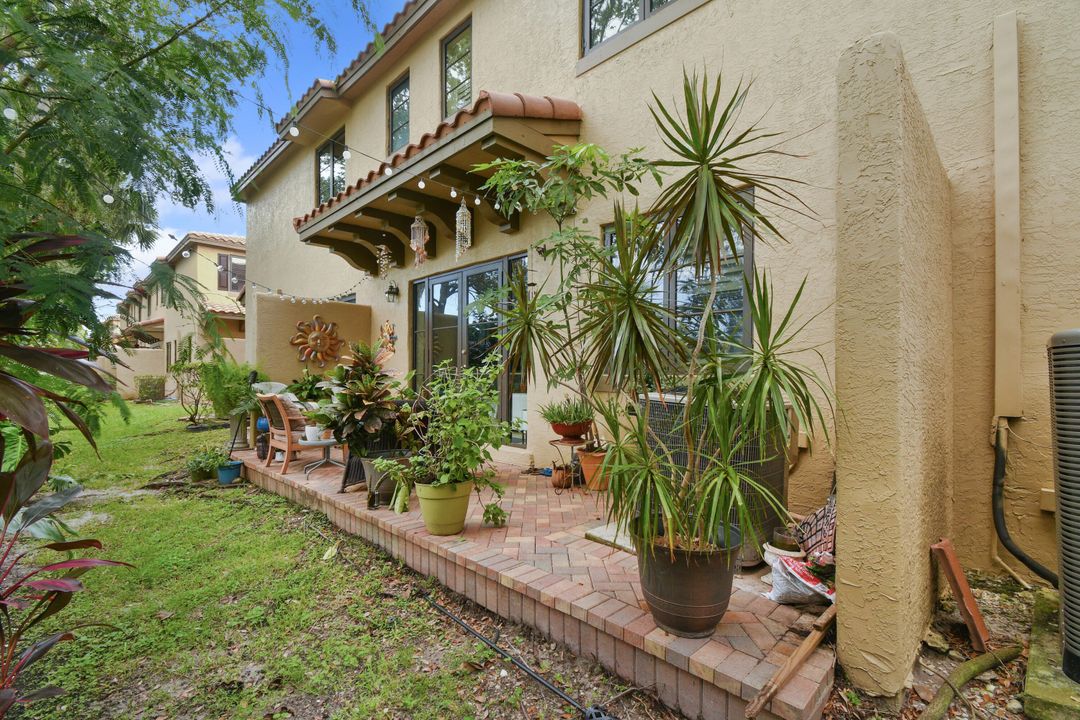 For Sale: $649,000 (3 beds, 2 baths, 1954 Square Feet)