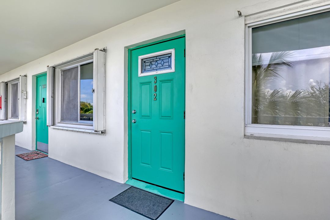 Active With Contract: $154,900 (2 beds, 2 baths, 880 Square Feet)