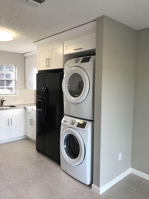 Active With Contract: $2,400 (2 beds, 1 baths, 960 Square Feet)