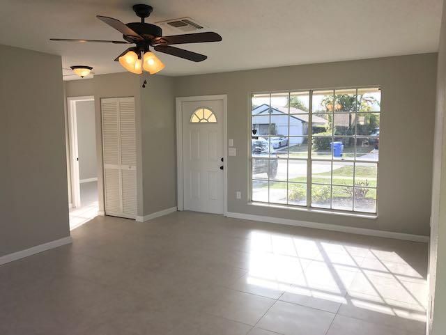 Active With Contract: $2,400 (2 beds, 1 baths, 960 Square Feet)