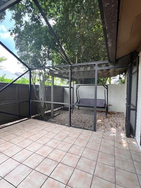 Activo con contrato: $335,000 (2 camas, 2 baños, 1092 Pies cuadrados)