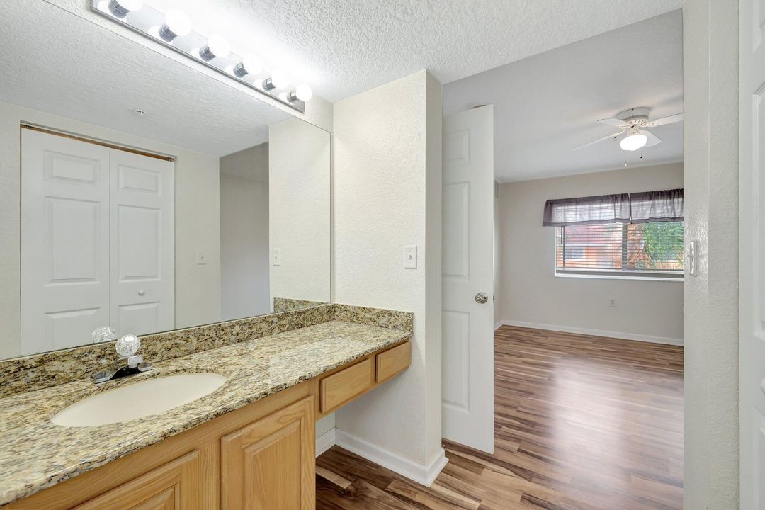 Active With Contract: $199,999 (2 beds, 2 baths, 960 Square Feet)