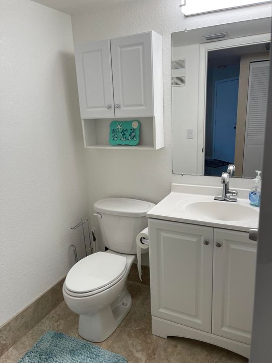 Active With Contract: $1,500 (1 beds, 1 baths, 935 Square Feet)