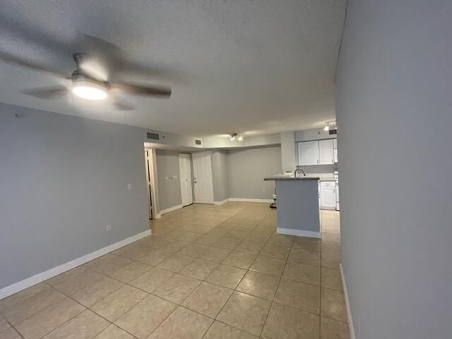 Active With Contract: $2,100 (2 beds, 2 baths, 1076 Square Feet)