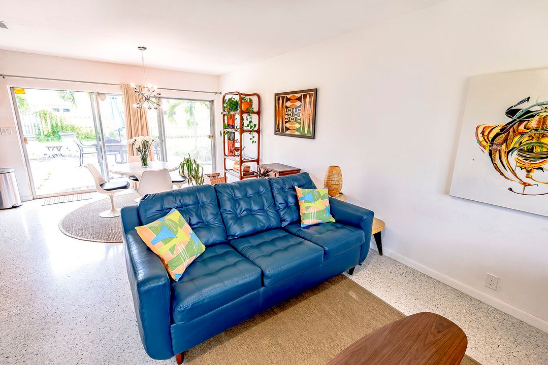 Active With Contract: $479,000 (2 beds, 1 baths, 1000 Square Feet)